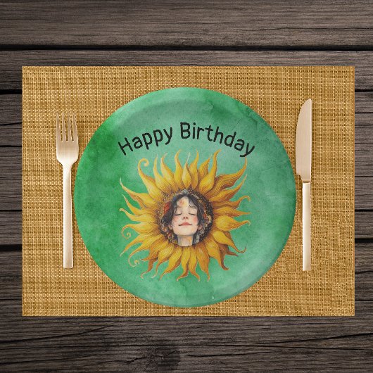 黄色いひまわりの中心にいる誕生日の女の子の顔  ペーパープレート