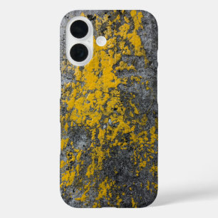 黄色いアクセントの苔むした石のテクスチャ iPhone 16ケース