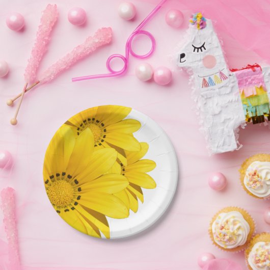黄色いアフリカデイジーの花束の紙のパーティーのプレート ペーパープレート (パーティー)