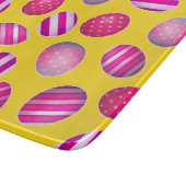黄色いイースターエッグおよびピンクパターン カッティングボード (角)