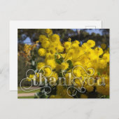 黄色いガラガラの花を持ってお礼を言う シーズンポストカード (正面/裏面)