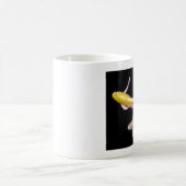 黄色いコイの組のコーヒー・マグ コーヒーマグカップ (中央)