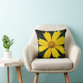 黄色いコスモスの花がクローズアップ クッション (椅子)