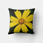 黄色いコスモスの花がクローズアップ クッション (裏面)