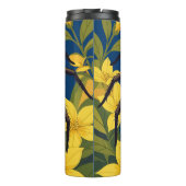 黄色いジャスミンの花に囲まれたオオカグモ タンブラー (裏面)