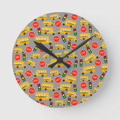 黄色いスクールバストップス標識灯のパターン ラウンド壁時計 (正面)