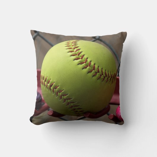 黄色いソフトボール競技場の球 クッション (正面)