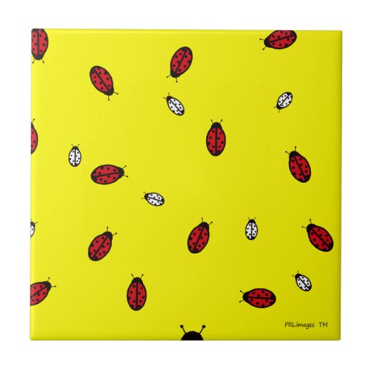黄色いタイルの小さいてんとう虫 タイル (正面)