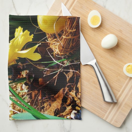 黄色いダッフォジルと黄色いイースター卵 キッチンタオル (四つ折り)