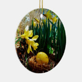 黄色いダッフォジルと黄色いイースター卵 セラミックオーナメント (右)