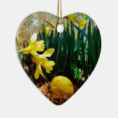 黄色いダッフォジルと黄色いイースター卵 セラミックオーナメント (右)