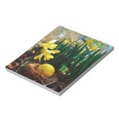 黄色いダッフォジルと黄色いイースター卵 ノートパッド (回転)