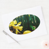 黄色いダッフォジルと黄色いイースター卵 楕円形シール (封筒)