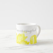 黄色いチューリップの幸せが愛されている エスプレッソカップ (正面右)