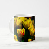 黄色いチューリップの花 コーヒーマグカップ (正面左)