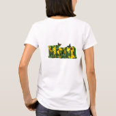 黄色いデイジーおよび蝶お母さんのTシャツ Tシャツ (裏面)
