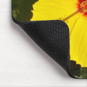 黄色いハイビスカスの花 マウスパッド (コーナー)