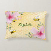 黄色いハニカムピンクの花ミツバチの名前 アクセントクッション (裏面)