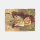 黄色いバターカップの花を持つかわいい少女 フリースブランケット (正面(横))