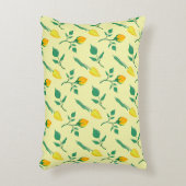 黄色いバラとチューリップの花を持つ花柄 アクセントクッション (正面(垂直))