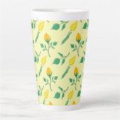 黄色いバラとチューリップの花を持つ花柄 カフェラテマグ (正面)