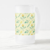 黄色いバラとチューリップの花を持つ花柄 フロストグラスビールジョッキ (正面右)