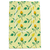 黄色いバラとチューリップの花を持つ花柄 ミディアムペーパーバッグ (正面)