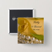 黄色いバラと白い結婚真珠 缶バッジ (正面&裏面)