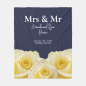 黄色いバラのミセスブライダルカップル結婚の贈り物 フリースブランケット (正面)