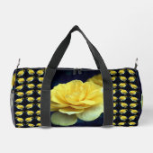 黄色いバラの花のフル開花 パーソナライズされた ダッフルバッグ (裏面)