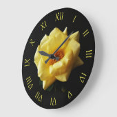 黄色いバラの黒い黄色のスクリプトローマ数字swc ラージ壁時計 (傾斜)