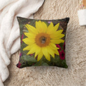 黄色いヒマワリに乗る クッション (ブランケット)