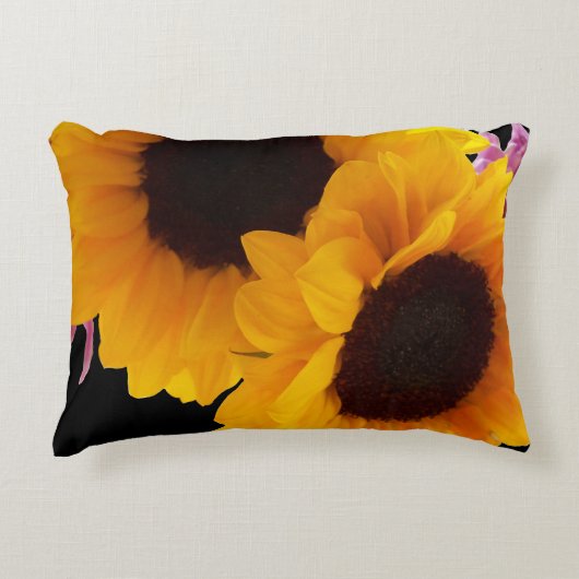 黄色いヒマワリ2本 アクセントクッション (正面)