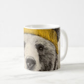 黄色いビーニーを被ったクマの森の動物 コーヒーマグカップ (正面右)