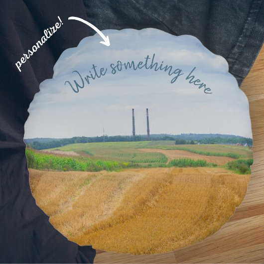 黄色いフィールドを持つ工場の煙突 ラウンドクッション