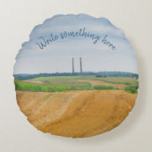 黄色いフィールドを持つ工場の煙突 ラウンドクッション (正面)