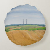 黄色いフィールドを持つ工場の煙突 ラウンドクッション (裏面)