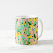 黄色いプルメリアの花の継ぎ目のない模様 コーヒーマグカップ (正面右)