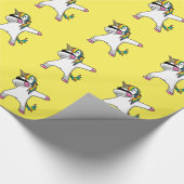 黄色いユニコーンの軽打の包装紙 ラッピングペーパー (角)