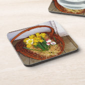 黄色いラッパスイセンおよび花のイースターエッグのバスケット コースター (左側)
