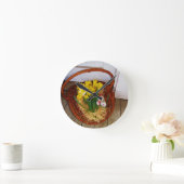 黄色いラッパスイセンおよび花のイースターエッグのバスケット ラウンド壁時計 (ホーム)