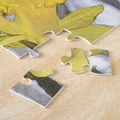 -黄色いラッパスイセンに上向きに達すること ジグソーパズル (側面)