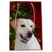 黄色いラブラドル・レトリーバー犬のクリスマス ミディアムペーパーバッグ (正面)