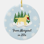 黄色いラブラドールのクリスマスの常緑樹の雪片 セラミックオーナメント (裏面)