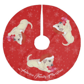 黄色いラブラドールの子犬のクリスマスの雪片 ブラッシュドポリエステルツリースカート