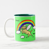黄色いラブラドールの守り神(虹橋) ツートーンマグカップ (左)