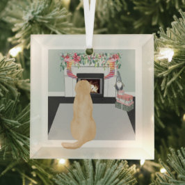 黄色いラブラドール犬がクリスマス暖炉のシーン ガラスオーナメント