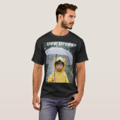 黄色いレインコートの可愛い少年 雨の日 エステティック シ Tシャツ (正面フル)
