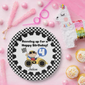 黄色いレースカーの第4誕生日の紙皿 ペーパープレート (パーティー)