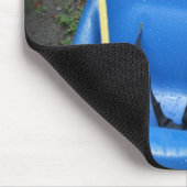 黄色いロープと青いswingsetのベビーの振動 マウスパッド (コーナー)